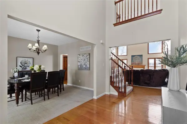 1058 Kiefer Ridge DR, Ballwin, MO 63021