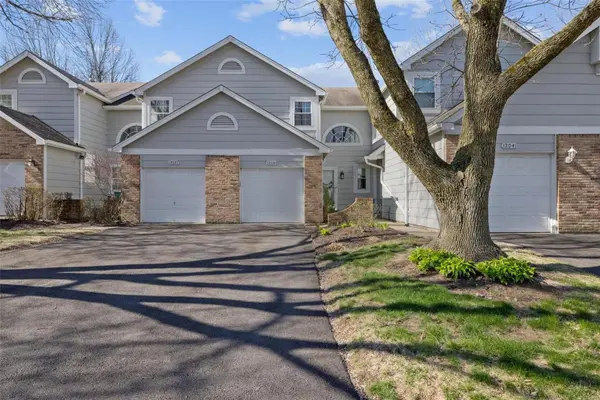12039 Autumn Lakes DR #165, Maryland Heights, MO 63043