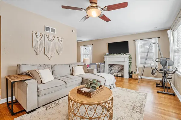 9807 Eastbrook DR, St Louis, MO 63114