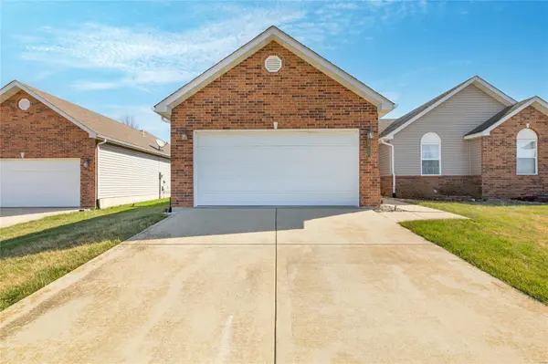 911 Angela CT, Jerseyville, IL 62052