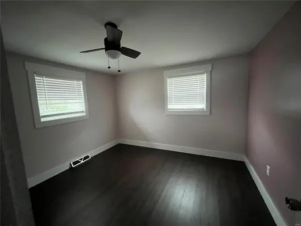 722 E Divison ST, Bolivar, MO 65613