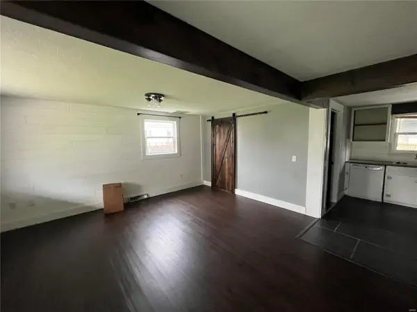 722 E Divison ST, Bolivar, MO 65613