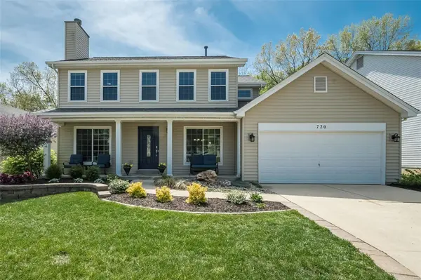 720 Shadow Pine DR, Fenton, MO 63026