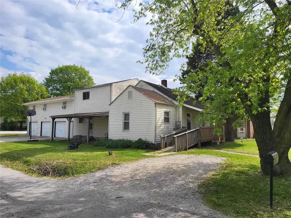 3600 Falling Springs RD #A & B, Cahokia, IL 62206