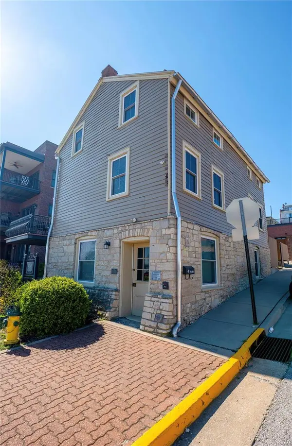 4 Lafayette ST, Washington, MO 63090