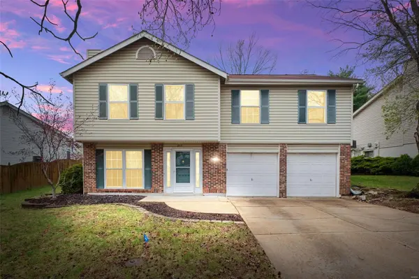 223 Oakbriar Farm DR, Ballwin, MO 63021