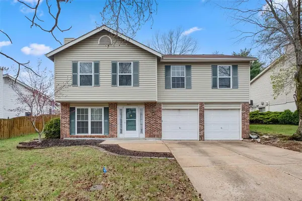 223 Oakbriar Farm DR, Ballwin, MO 63021
