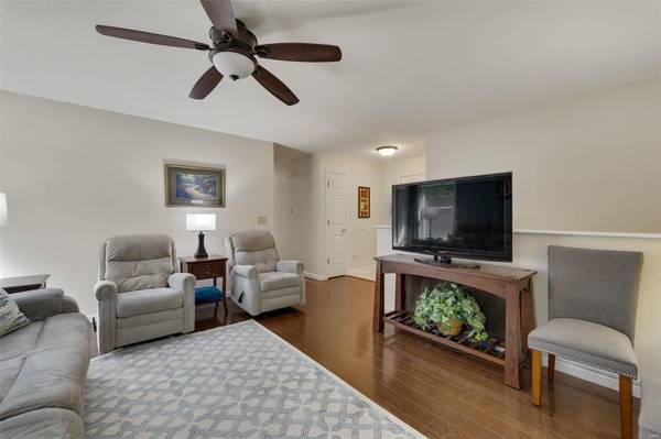 1063 Schumacher RD, Fenton, MO 63026
