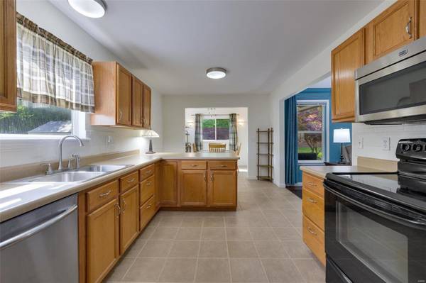 1063 Schumacher RD, Fenton, MO 63026