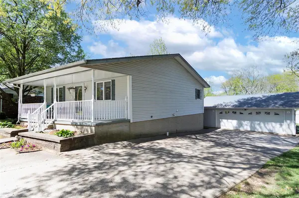 14 Burr Oak DR, Highland, IL 62249