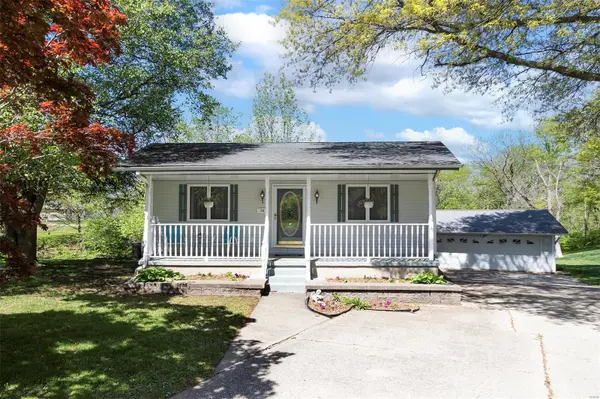14 Burr Oak DR, Highland, IL 62249