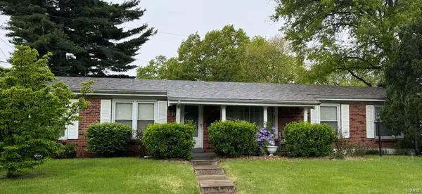 295 Broadmere DR, Florissant, MO 63033