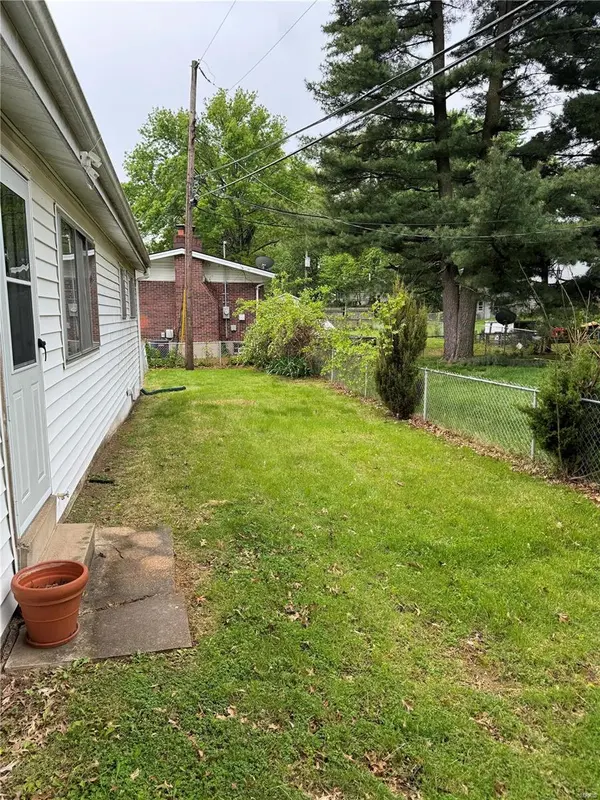 295 Broadmere DR, Florissant, MO 63033