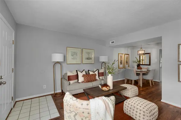 1747 Canary CV, Brentwood, MO 63144