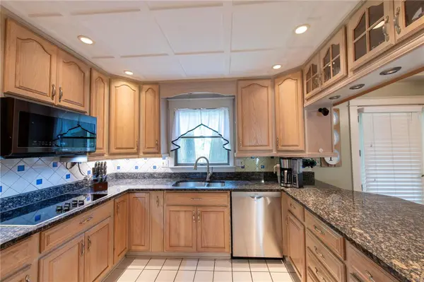 1976 Dogwood TRL, Collinsville, IL 62234