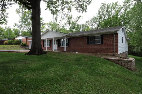 13014 Ferncrest CT, Creve Coeur, MO 63141