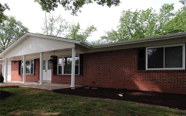 13014 Ferncrest CT, Creve Coeur, MO 63141