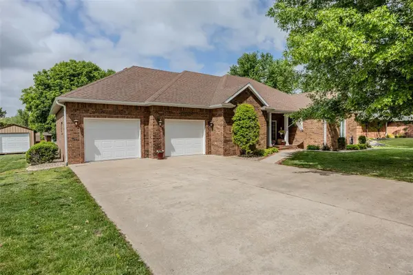 401 Lantern LN, Lebanon, MO 65536