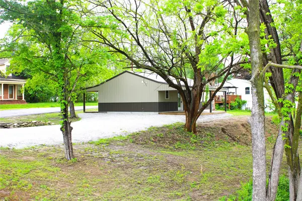 314 East Madison St,  Paris,  MO 65275