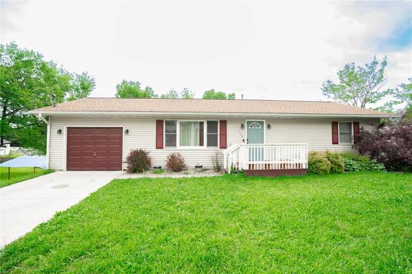 150 School ST, Glen Carbon, IL 62034
