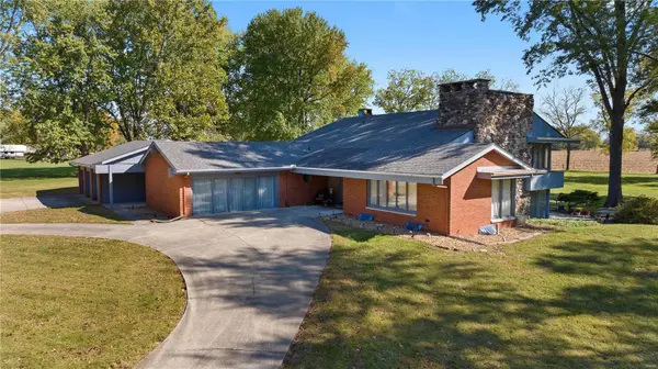 13750 Kayser RD,  Highland,  IL 62249