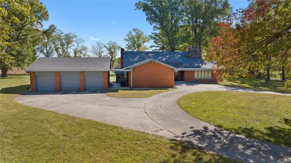 13750 Kayser RD, Highland, IL 62249