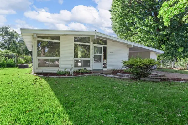 7037 Woody CT, Hazelwood, MO 63042