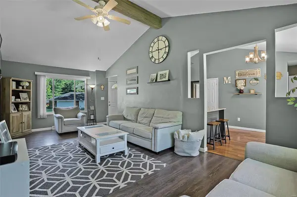 942 Surrey DR, Edwardsville, IL 62025
