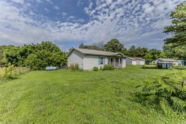 165 State Rd P, Long Lane, MO 65590