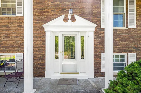 712 Valley DR, Maryville, IL 62062