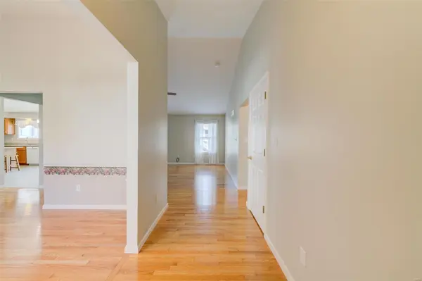 9 Boschert Creek DR, St Peters, MO 63376