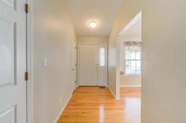 9 Boschert Creek DR, St Peters, MO 63376