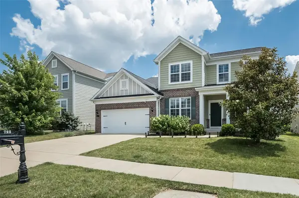 722 Savannah Crossing WAY, Chesterfield, MO 63017