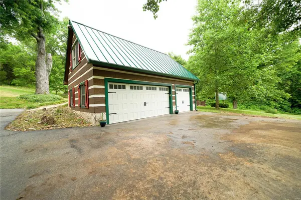 2430 Hanover RD, Columbia, IL 62236