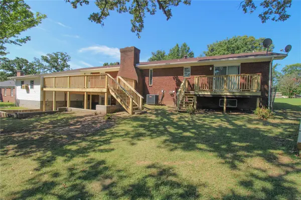 2020 Woodhaven RD, Poplar Bluff, MO 63901