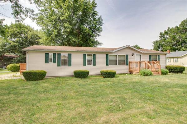 850 E Pearl ST, Staunton, IL 62088