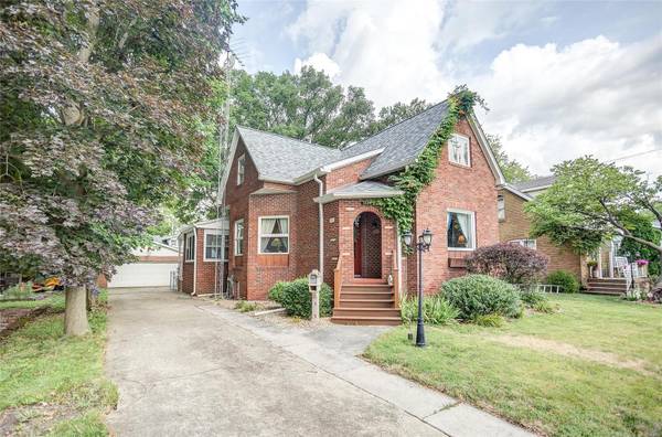 1313 N Monroe Street, Litchfield, IL 62056