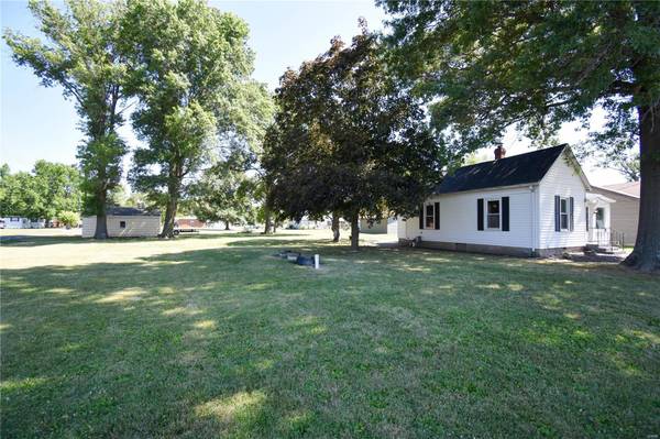 421 Jefferson ST, Staunton, IL 62088