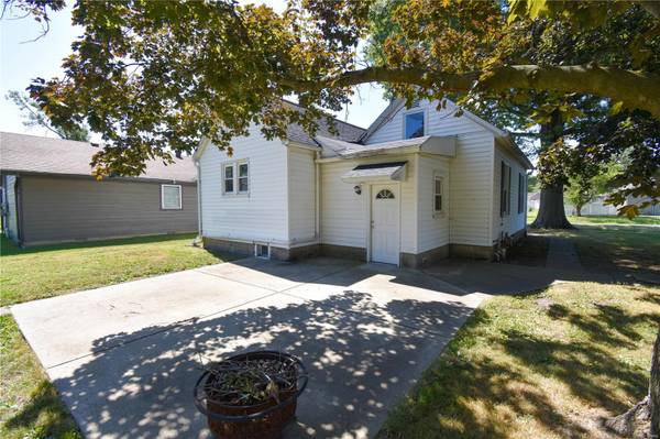 421 Jefferson ST, Staunton, IL 62088