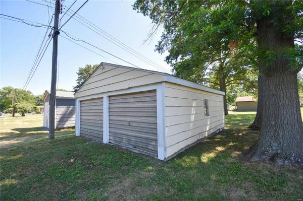 421 Jefferson ST, Staunton, IL 62088