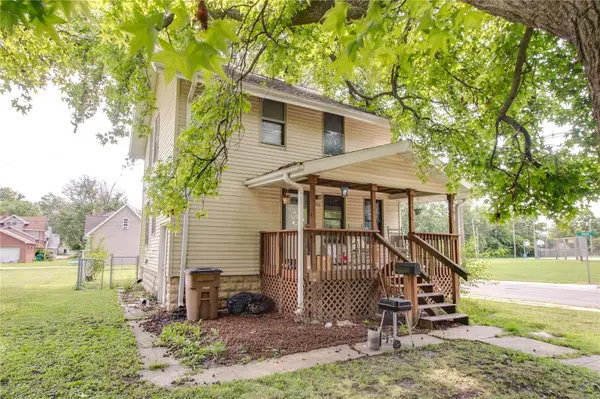 903 N Charles ST, Carlinville, IL 62626