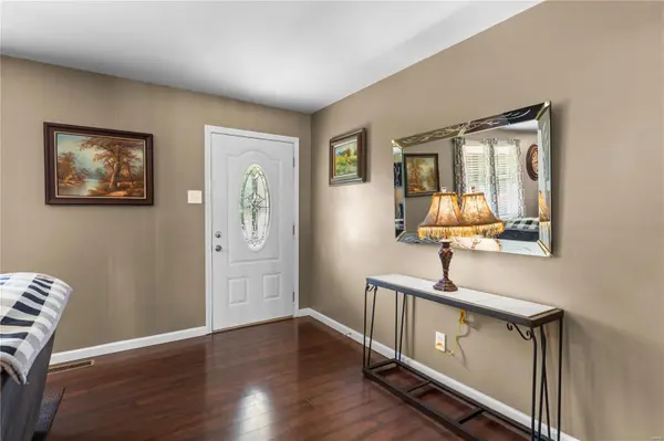 34 Old Knaust RD, St Peters, MO 63376