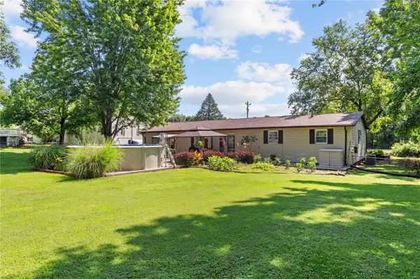 34 Old Knaust RD, St Peters, MO 63376
