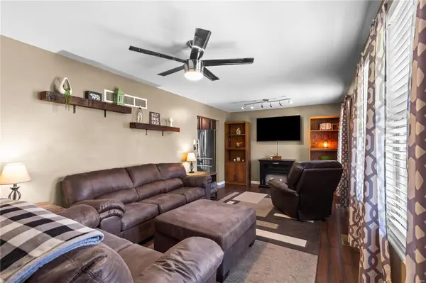 34 Old Knaust RD, St Peters, MO 63376