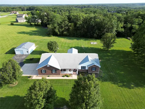 141 Danielle CT, Troy, MO 63379