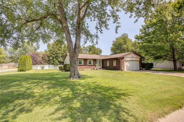 515 Oakwood Drive, Troy, IL 62094