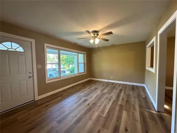 227 Donnalee AVE, Lebanon, MO 65536