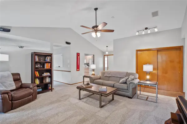 947 Millikin DR, Fairview Heights, IL 62208