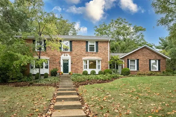 1781 Lynkirk LN,  Kirkwood,  MO 63122