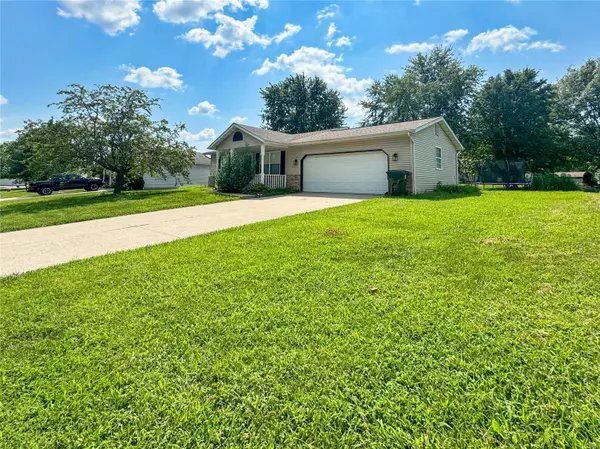 717 Elaine DR, Waterloo, IL 62298